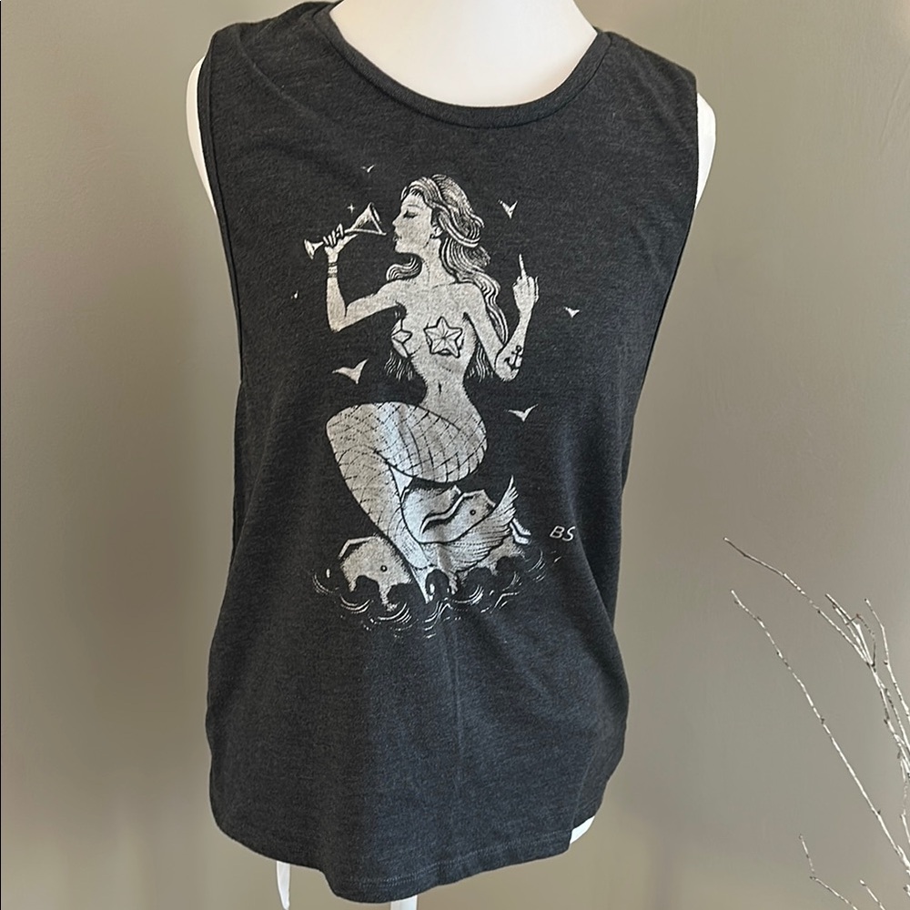 Sleeveless Mermaid Graphic Tank Top in Charcoal Gray, Sz L